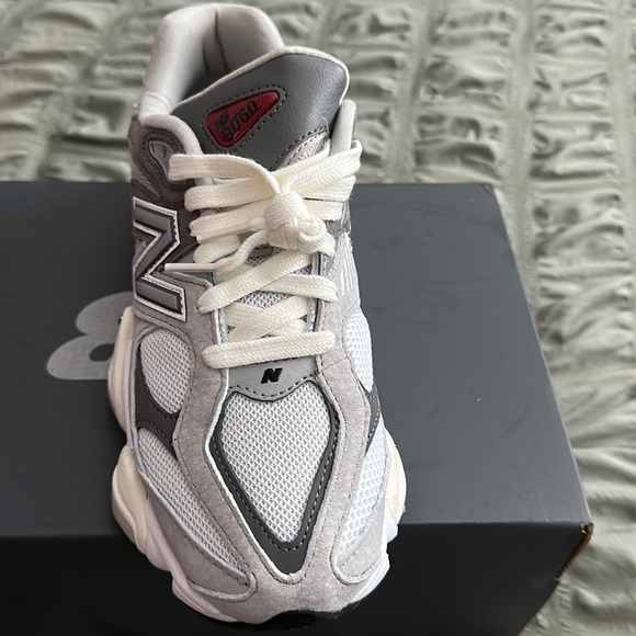 New balance 9060 lepton once on carpet - Picture 2 of 6